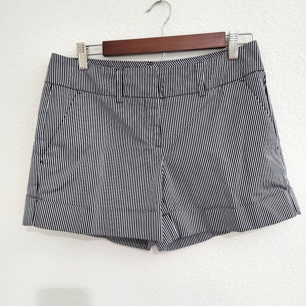 New York & Company SZ 6 Black/White Stripped Shorts